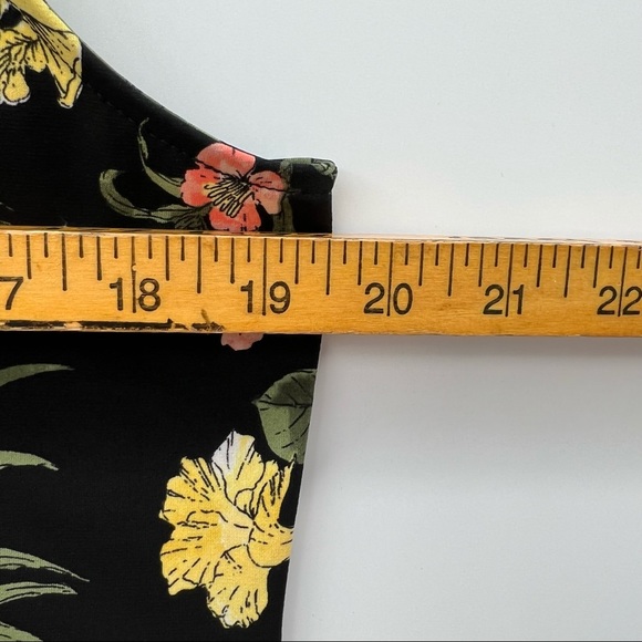 Liz Claiborne floral sleeveless ladies top size M - Picture 8 of 9